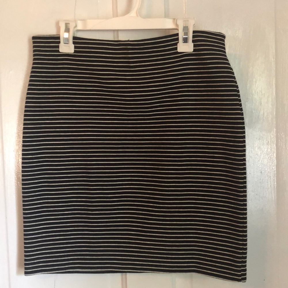Loft Knit Body Con skirt black and white XS